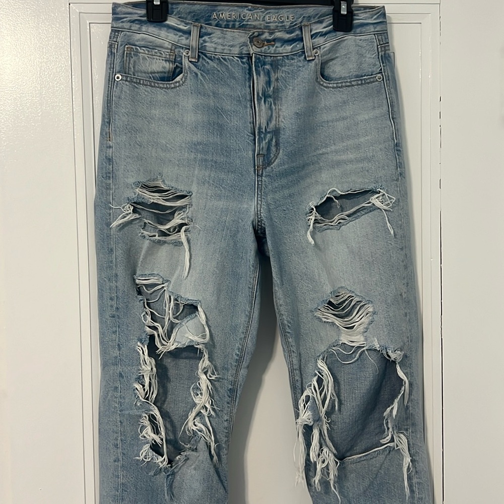 American Eagle High Rise Mom Jean